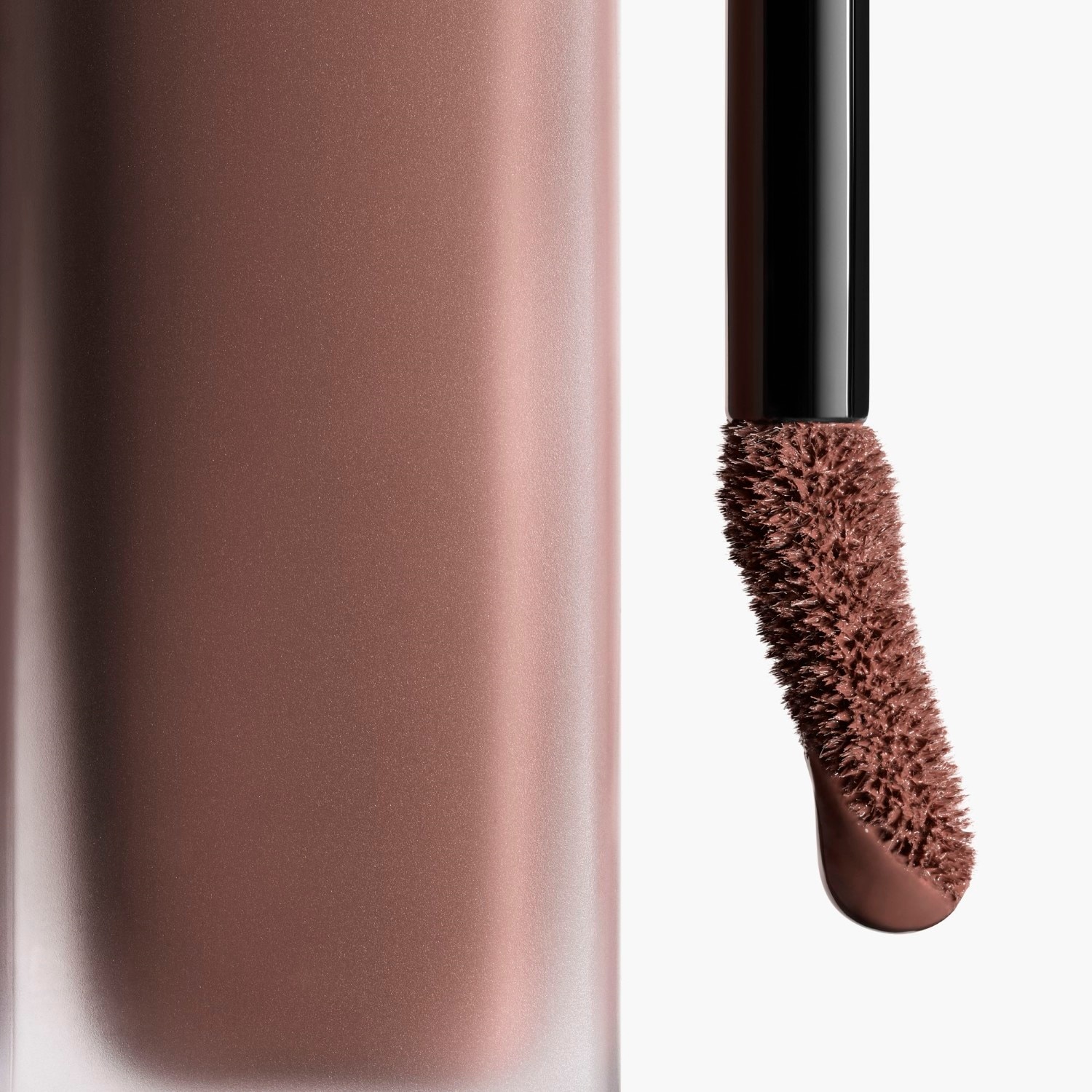 LA BARRA DE LABIOS LÍQUIDA MATE INTENSA DE LARGA DURACIÓN